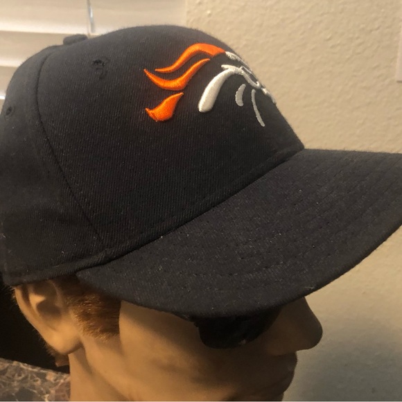New Era NFL Denver Bronco Men’s Black Red Baseball Hat Size 7 1/4 - Picture 2 of 10